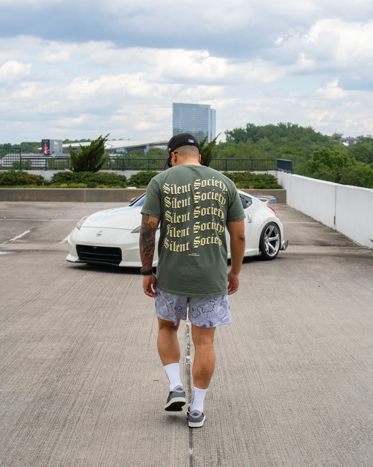 “WAVY” TEE (MOSS/CREAM)