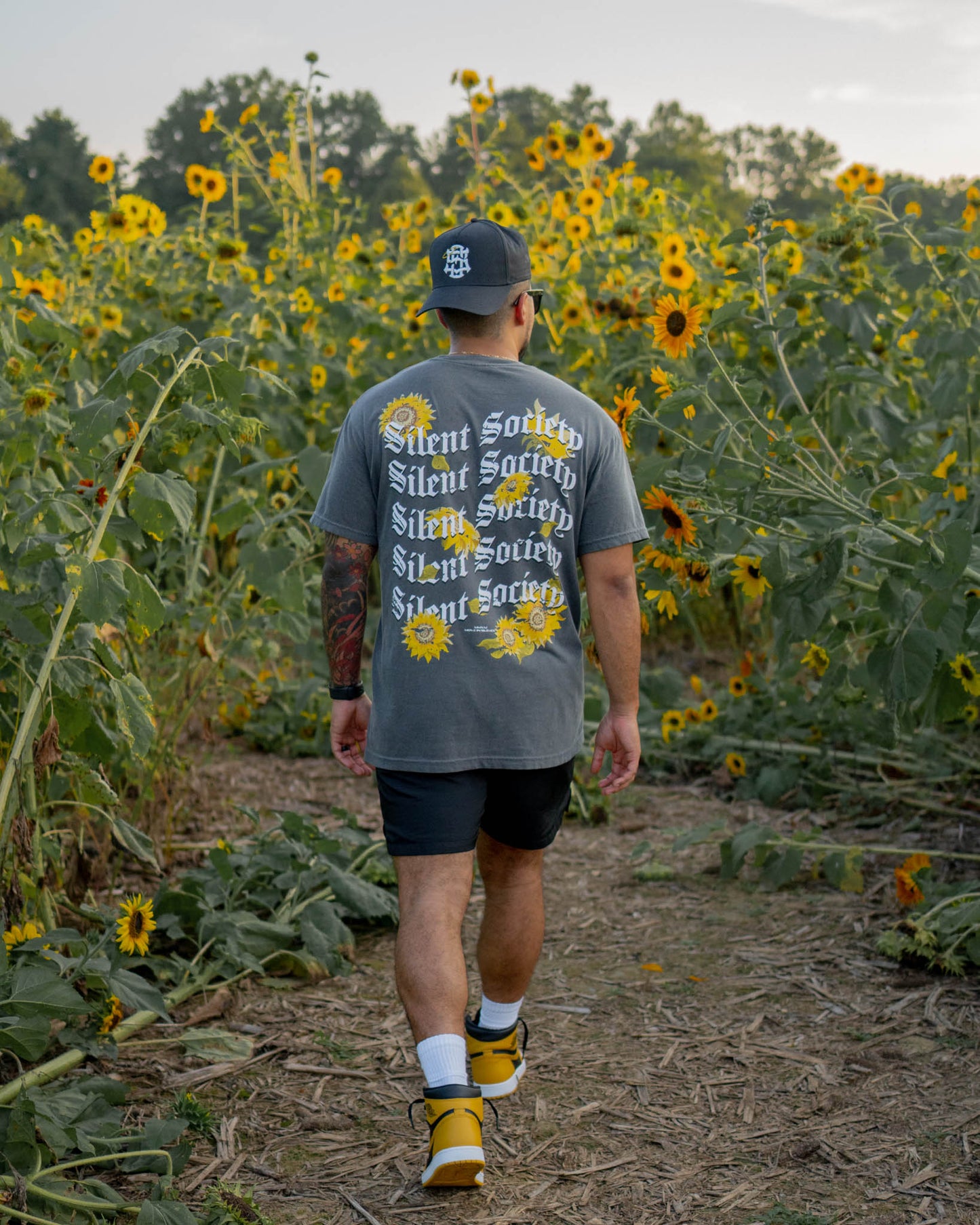 “SUNFLOWER WAVY” TEE (PEPPER/MULTICOLOR)