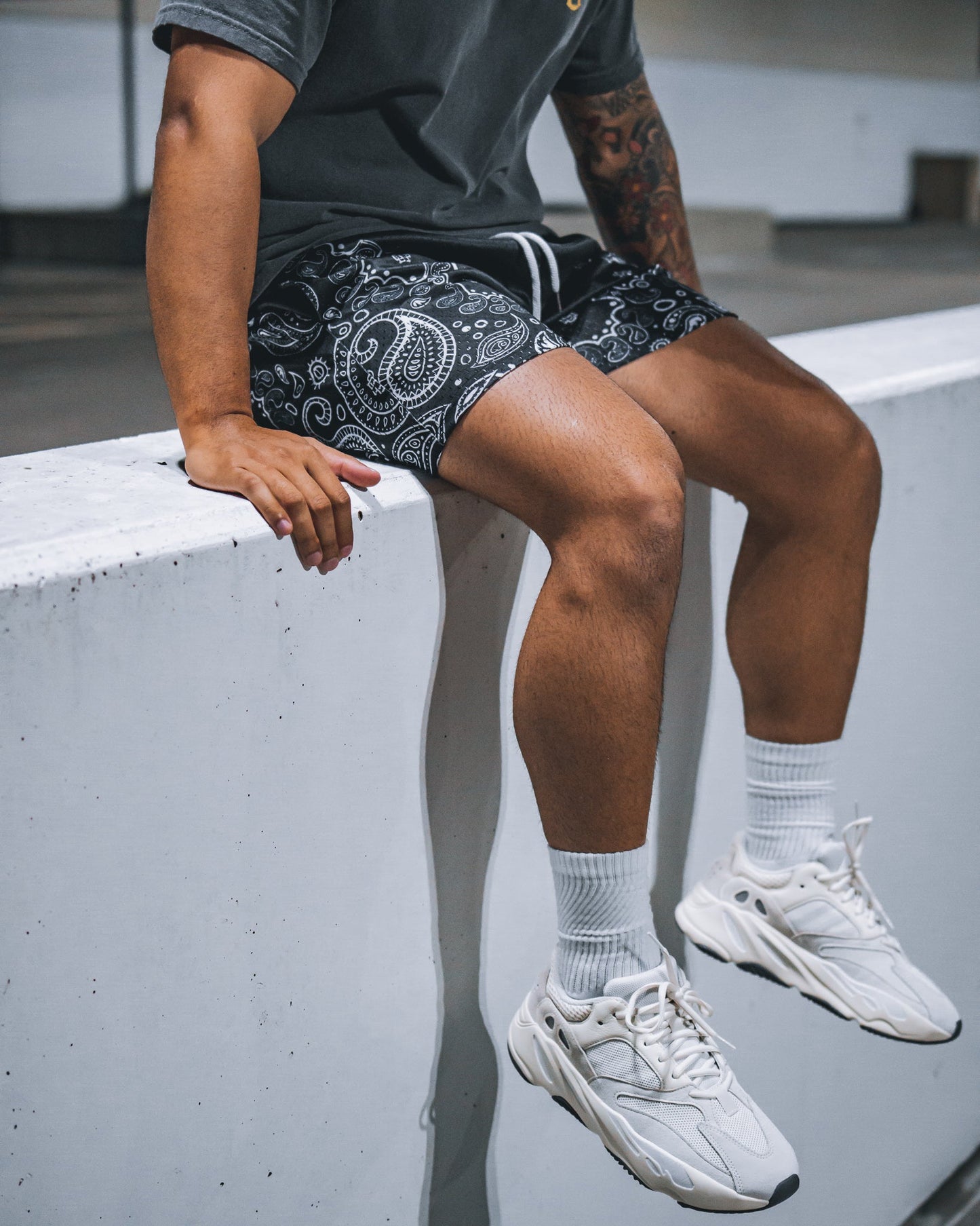 SILENT SOC. PAISLEY MESH SHORTS (BLACK/WHITE)