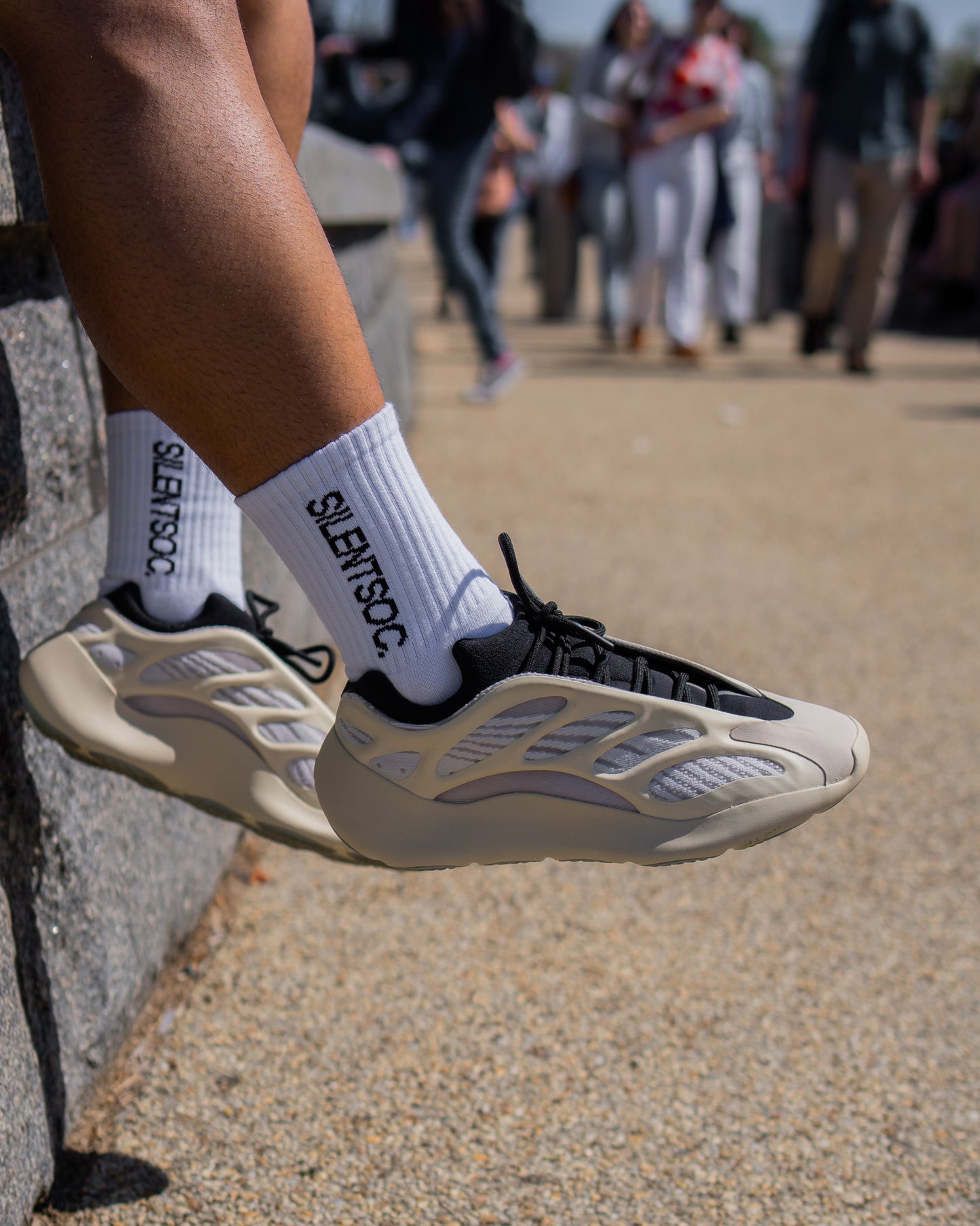 SILENTSOC. CREW SOCKS (WHITE/ BLACK)